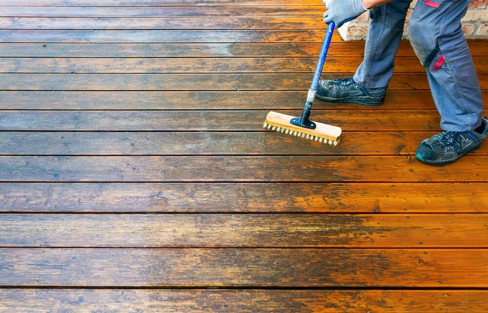 Terrasse bois : conseils pratiques pour la couleur, le nettoyage et la protection